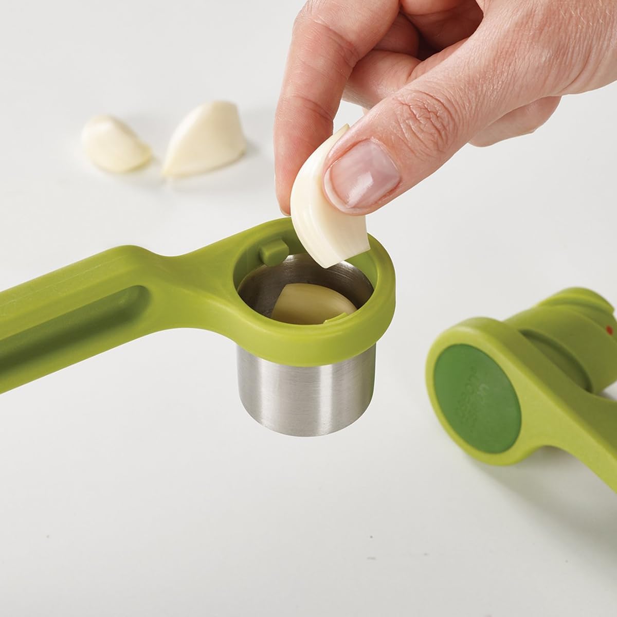Joseph Joseph Helix Garlic Press Mincer Ergonomic Twist-Action Hand Juicer, Stainless Steel