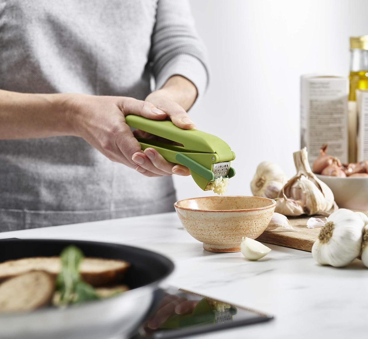Joseph Joseph CleanForce Manual Garlic Press and Mincer with Wiper